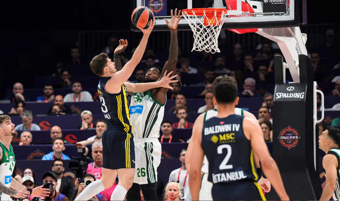 Final Four 2025: Παρέδωσε το «στέμμα» του ο Παναθηναϊκός, ήττα 82-76 από τη Φενέρ