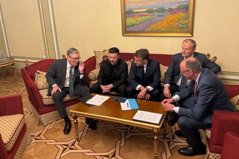 Ουκρανία: Συμφωνήθηκε εκεχειρία 30 ημερών, κυρώσεις στη Μόσχα αν δεν την τηρήσει