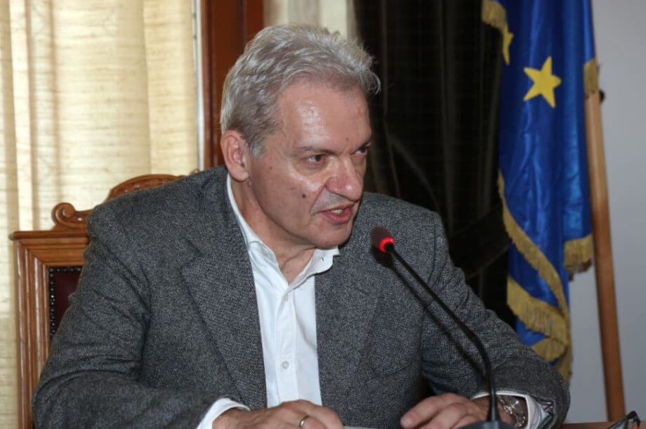 Αλέξης Καλοκαιρινός: «Η τραγωδία των Τεμπών παραμένει ένα ανοιχτό τραύμα στην ελληνική κοινωνία»