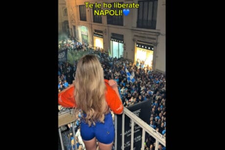 Νάπολι: Γιόρτασε τόπλες τον τίτλο του πρωταθλήματος μπροστά σε εκατοντάδες οπαδούς (βίντεο)