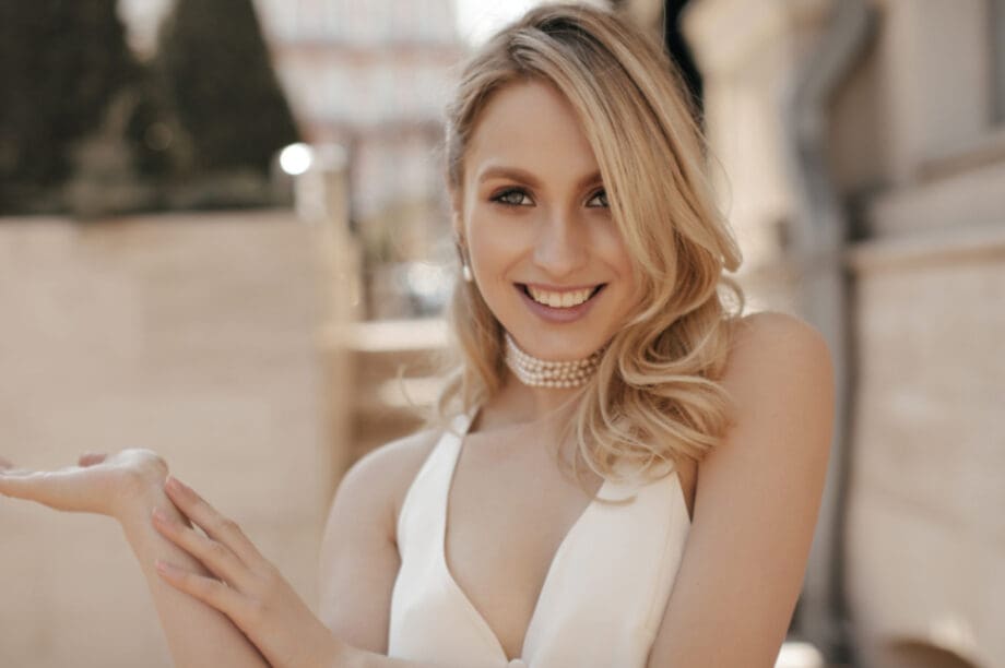 ζώδια γυνάικα χαρούμενη χαρά φόρεμα