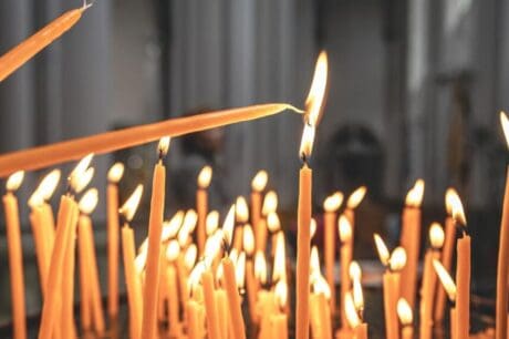 Κεριά εκκλησία Μεγάλη Εβδομάδα
