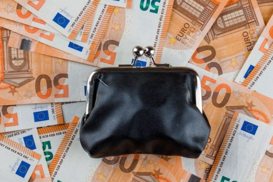 ΧΡΗΜΑΤΑ ΕΥΡΩ ΛΕΦΤΑ επιδομα Πάσχα