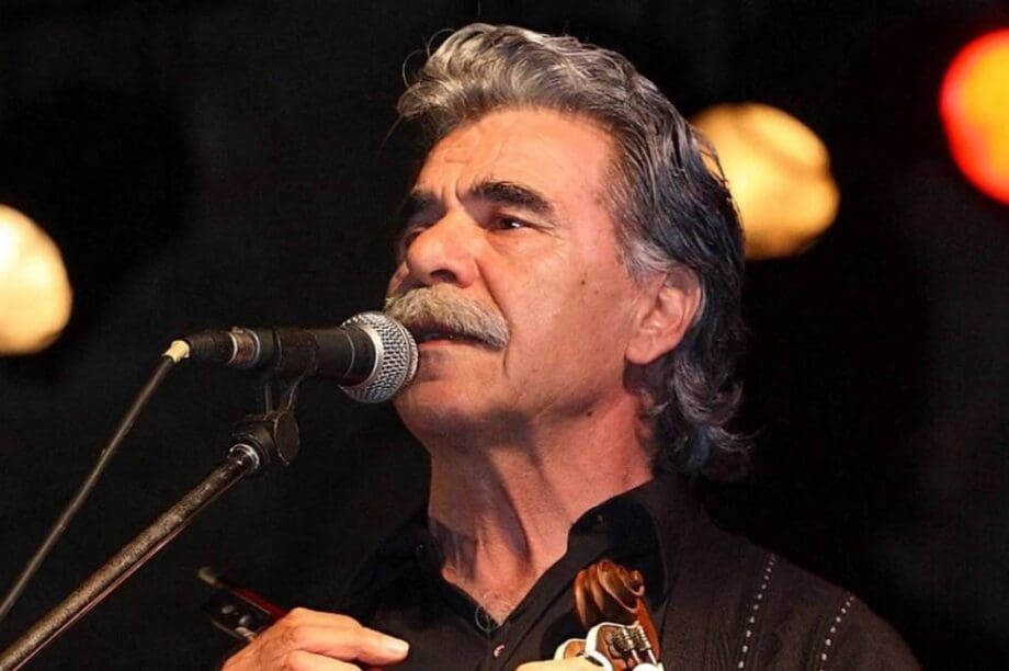 Βασίλης Σκουλάς