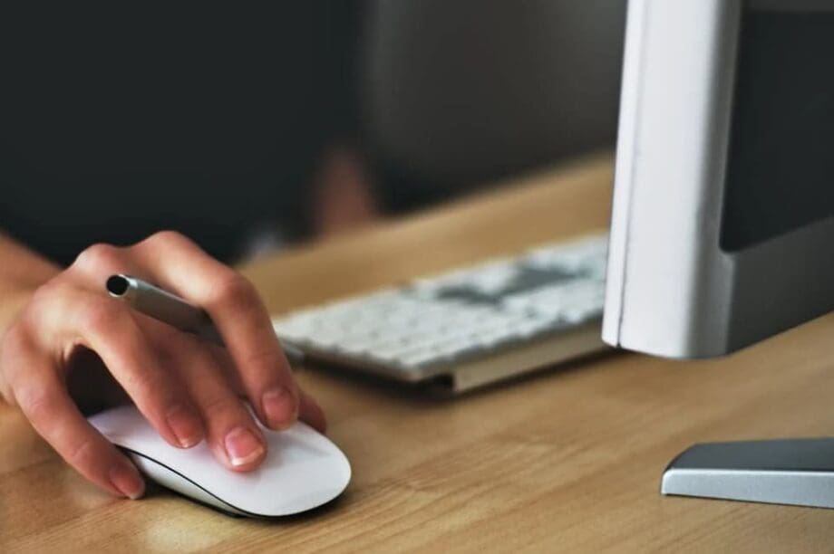 υπολογιστής γραφείο Φορολογικές δηλώσεις 2025