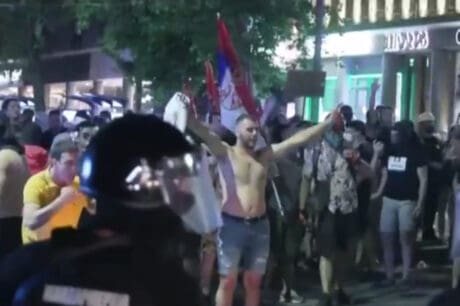 Βελιγράδι: Πάνω από 140.000 διαδηλωτές απαιτούν πρόωρες εκλογές