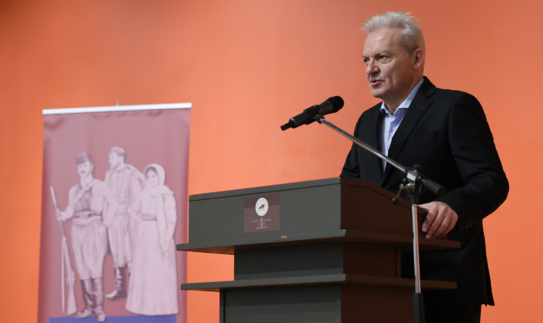 Καλοκαιρινός Ο Δήμαρχος Ηρακλείου στα εγκαίνια της έκθεσης «Πολιτική και Κοινωνία στην Κρητική Πολιτεία 1898-1913»