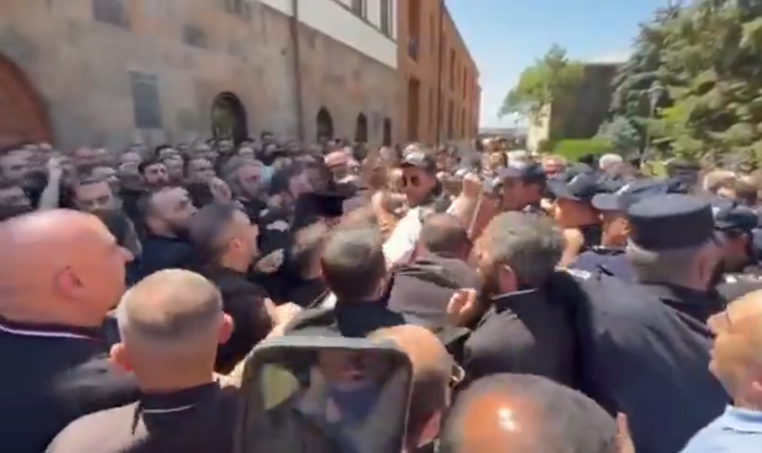 Αρμενία: Συνέλαβαν μητροπολίτες για απόπειρα πραξικοπήματος! (βίντεο)