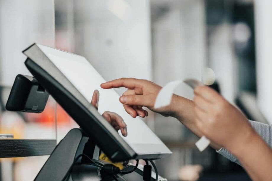 Τι αλλάζει στις επιχειρήσεις με τις υποχρεωτικές πληρωμές IRIS