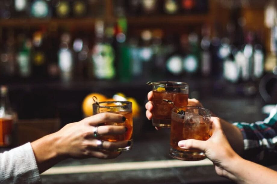 ποτά ποτό αλκοόλ μπαρ