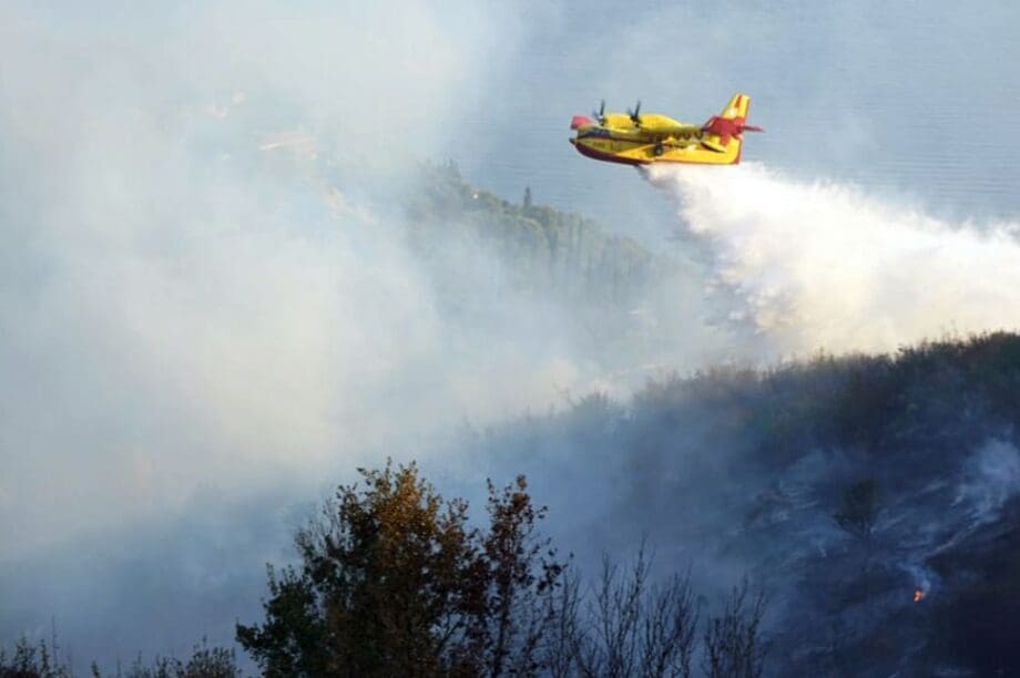 φωτιά πυροσβεστικό αεροπλάνο canadair