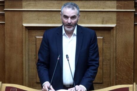 Μανόλης Χνάρης