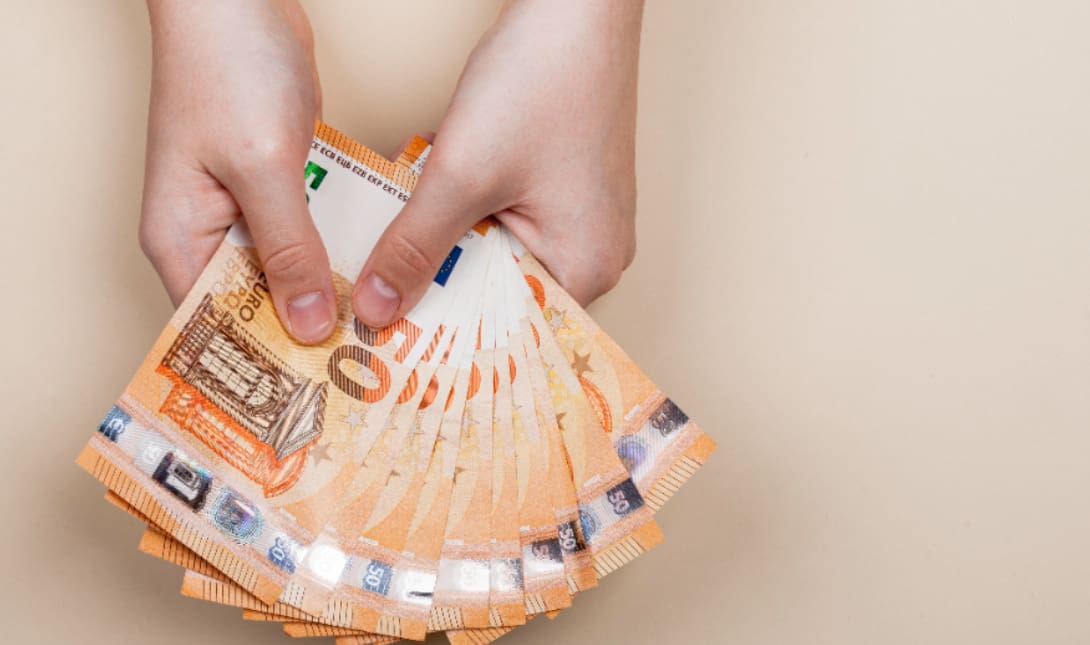 χρηματα μετρητα Συντάξεις επίδομα Αυξήσεις