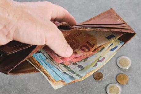 πορτοφόλι χρήματα μισθός λεφτά