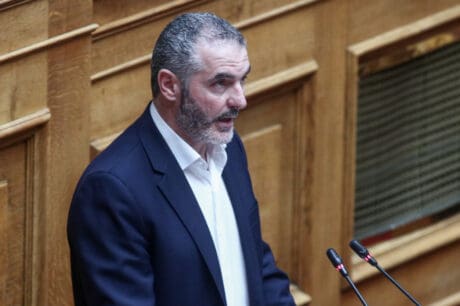 Μανόλης Χνάρης