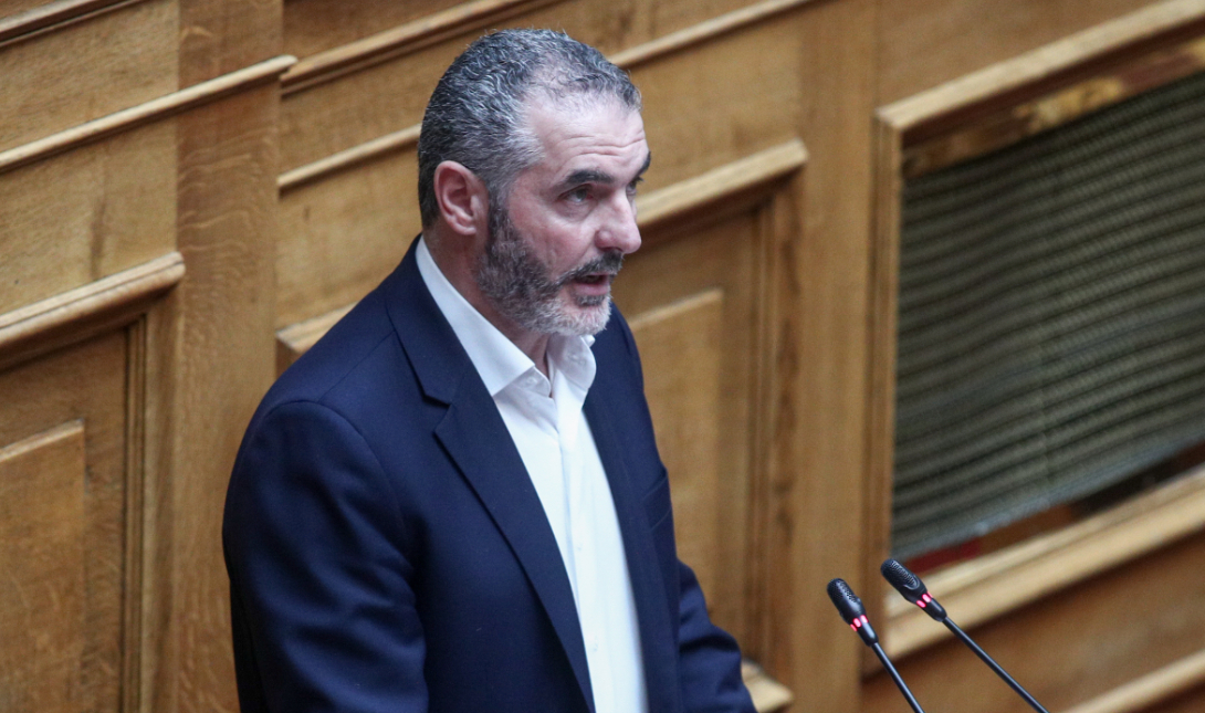 Μανόλης Χνάρης