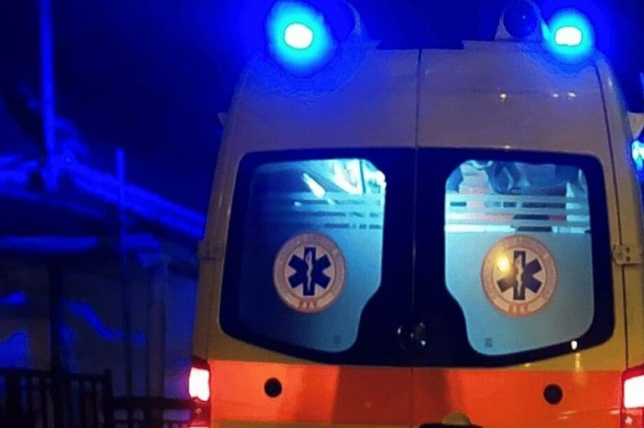 τροχαίο ΕΚΑΒ-ασθενοφόρο