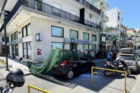 Σκαλωσιά πτώση αυτοκίνητο