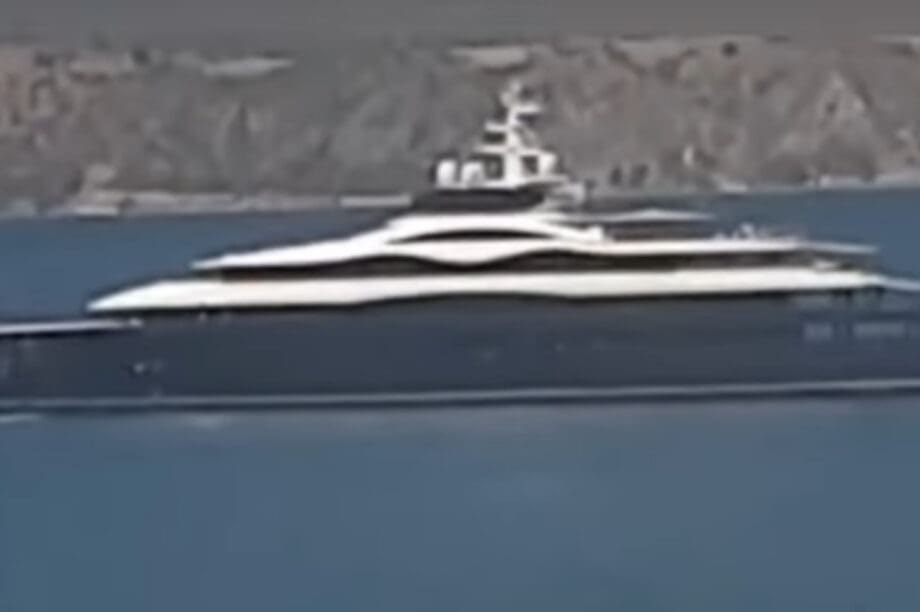 Στην Κόρινθο το υπερπολυτελές γιοτ «Launchpad» του Μαρκ Ζούκερμπεγκ (βίντεο)