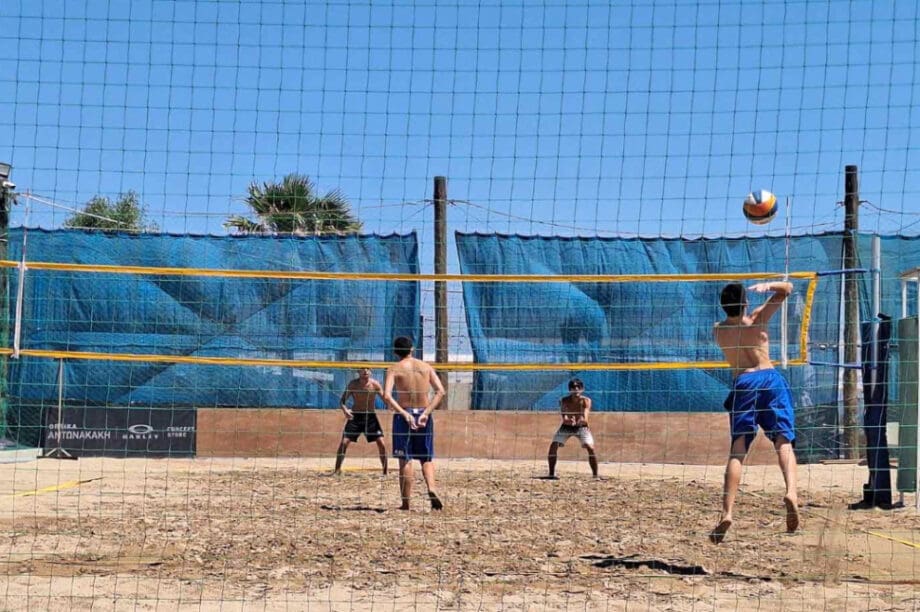 Beach Volley με ενέργεια, συνεργασία και αθλητικό πνεύμα στον Καρτερό
