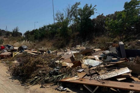 Κοινή επιχείρηση Δήμων Ηρακλείου και Μαλεβιζίου για την αποκατάσταση της παράνομης χωματερής (Φώτο)