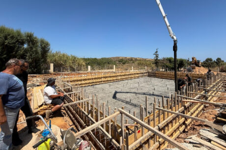 Σε πλήρη εξέλιξη οι εργασίες για τη νέα πισίνα του Δήμου Χανίων στο Κλειστό Γυμναστήριο του Κλαδισού