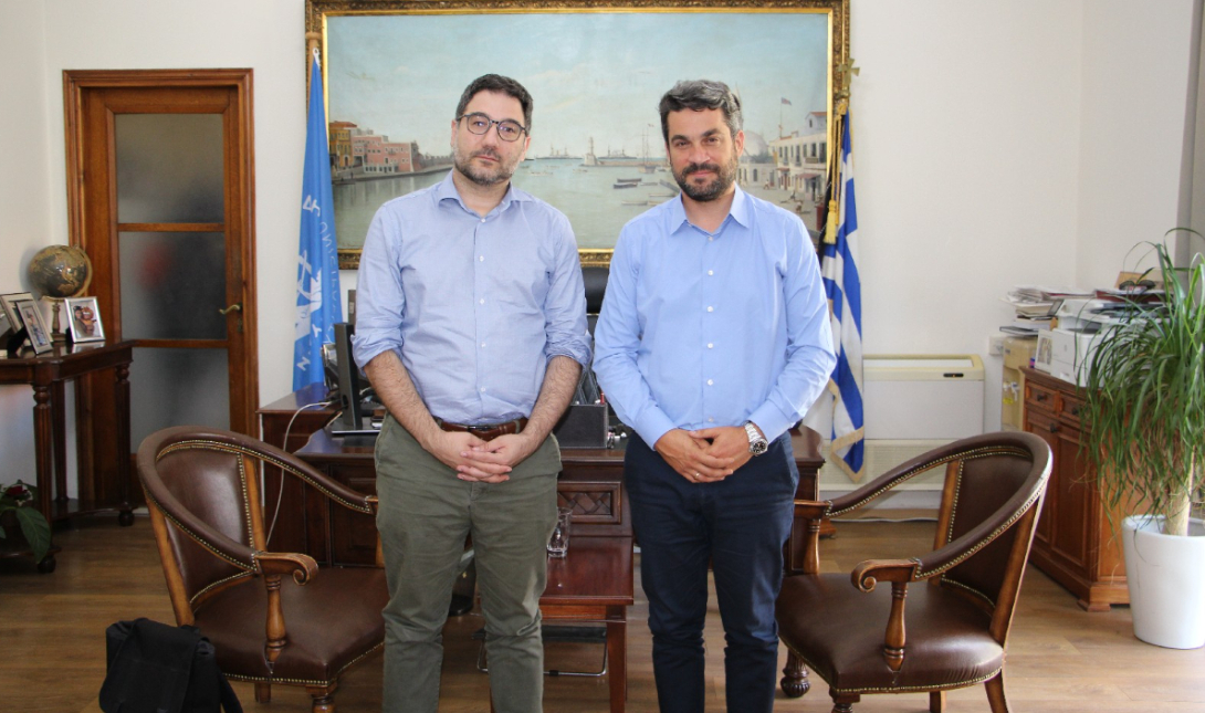 Τον Δήμαρχο Χανίων, Παναγιώτη Σημανδηράκη επισκέφθηκε ο βουλευτής της Νέας Αριστεράς, Νάσος Ηλιόπουλος (Φώτο)