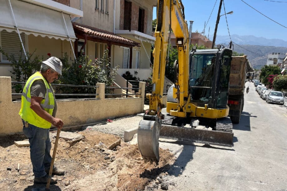 Συνεχίζονται οι μεγάλες παρεμβάσεις στα πεζοδρόμια του Δήμου Χανίων