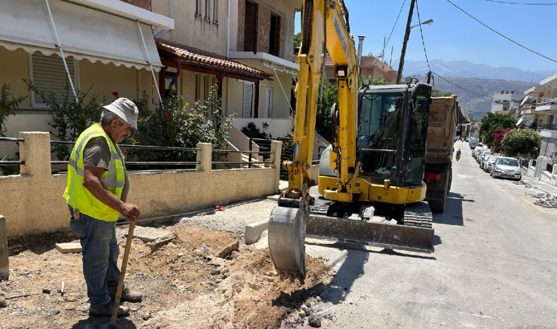 Συνεχίζονται οι μεγάλες παρεμβάσεις στα πεζοδρόμια του Δήμου Χανίων