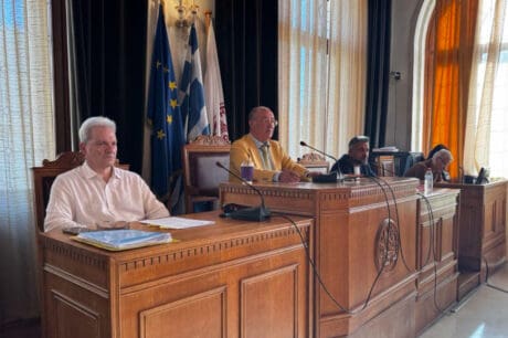 Ο Αλέξης Καλοκαιρινός ενημέρωσε το Δημοτικό Συμβούλιο σχετικά με τις παρεμβάσεις ανάπλασης του παραλιακού μετώπου του Ηρακλείου