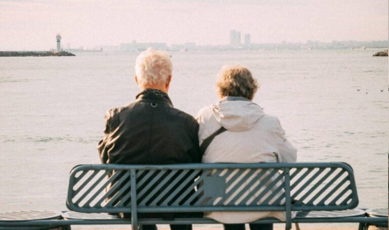 Ηλικιωμένοι - Συντάξεις παππούδες και γιαγιάδες;