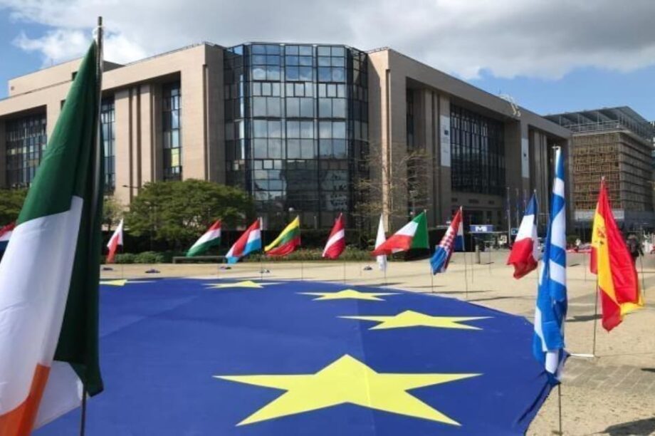ΕΕ