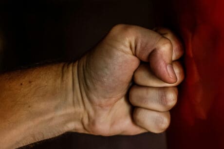 Ομόφωνα ψηφίσματα Δημοτικού Συμβουλίου Χανίων για τις επιθέσεις εναντίον μεταναστών στο Ρέθυμνο