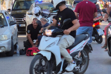 «Ήρωας» Αστυνομικός έσωσε τη ζωή πολίτη που έχασε τις αισθήσεις του – Του έκανε ΚΑΡΠΑ επί 20 λεπτά