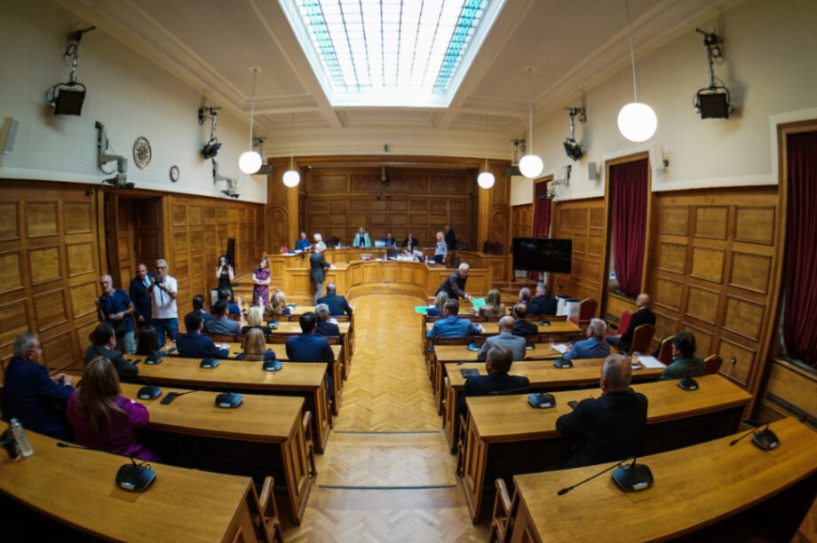 ΟΠΕΚΕΠΕ: Έντονες αντιδράσεις για το προεδρείο της εξεταστικής επιτροπής