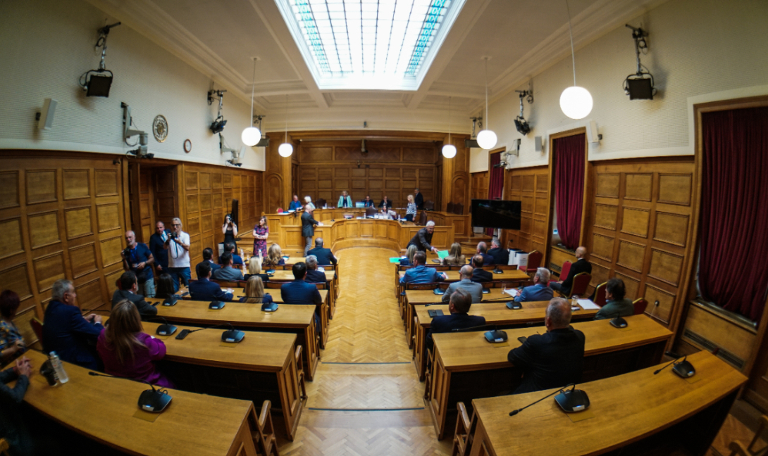 ΟΠΕΚΕΠΕ: Έντονες αντιδράσεις για το προεδρείο της εξεταστικής επιτροπής