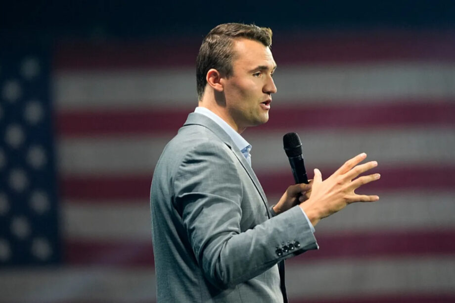 Αμοιβή 1,2 εκατ. δολαρίων στον πατέρα του κατηγορούμενου για τη δολοφονία του Τσάρλι Κέρκ