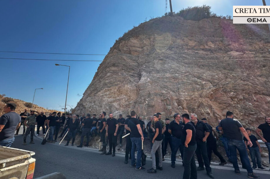 Σε εξέλιξη η κινητοποίηση και το μπλόκο των αγροτοκτηνοτρόφων στη Παντάνασσα