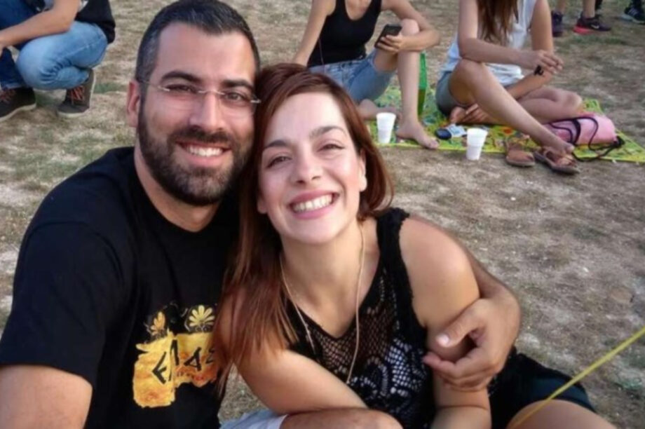 Εύβοια: Βαρύ πένθος στην κηδεία του ζευγαριού που σκοτώθηκε σε τροχαίο - Αφήνουν πίσω τρία παιδιά