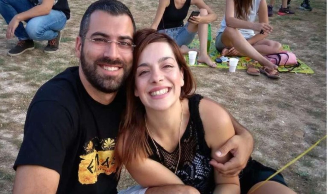 Εύβοια: Βαρύ πένθος στην κηδεία του ζευγαριού που σκοτώθηκε σε τροχαίο - Αφήνουν πίσω τρία παιδιά