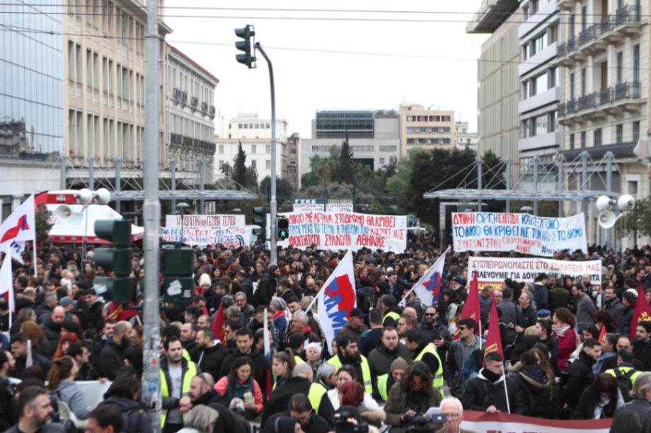 «Κατεβάζει ρολά» η χώρα με την 24ωρη πανελλαδική απεργία