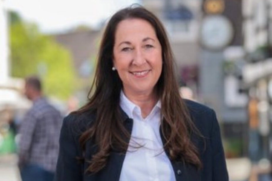 Γερμανίδα δήμαρχος δέχθηκε επίθεση με περισσότερες από 10 μαχαιριές (βίντεο-φωτογραφίες)