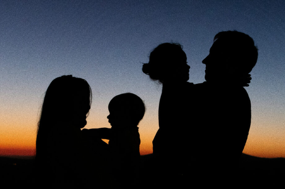 Άνοιξε η πλατφόρμα για αιτήσεις του voucher 800€ σε οικογένειες