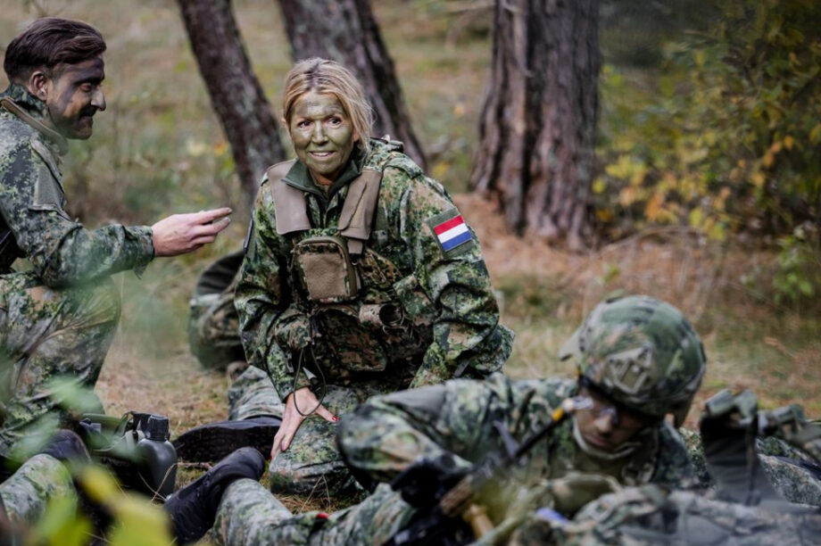 Ολλανδία: Η βασίλισσα Μάξιμα έγινε... κομάντο! (φωτογραφίες)