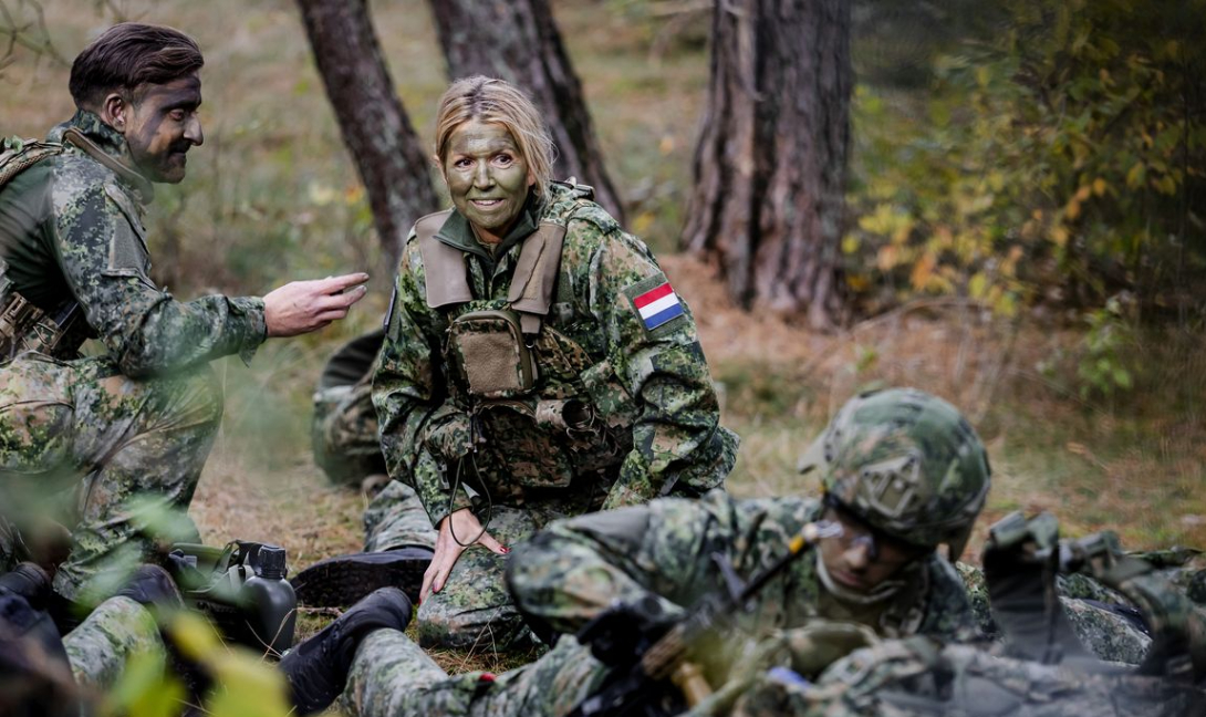 Ολλανδία: Η βασίλισσα Μάξιμα έγινε... κομάντο! (φωτογραφίες)