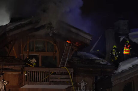 Μεγάλη πυρκαγιά σε πολυτελές ξενοδοχείο στις γαλλικές Άλπεις, απομακρύνθηκαν 270 άτομα (βίντεο)