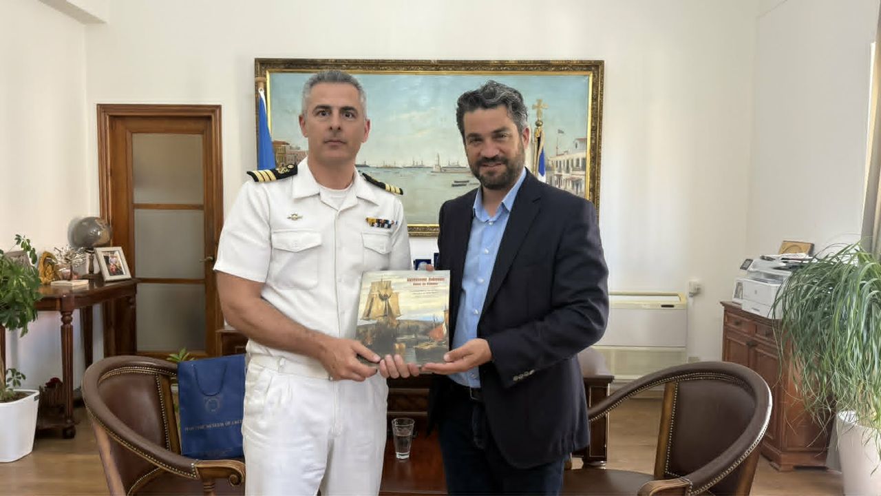 Εθιμοτυπική επίσκεψη του νέου Κεντρικού Λιμενάρχη Χανίων στον Δήμαρχο, Παναγιώτη Σημανδηράκη