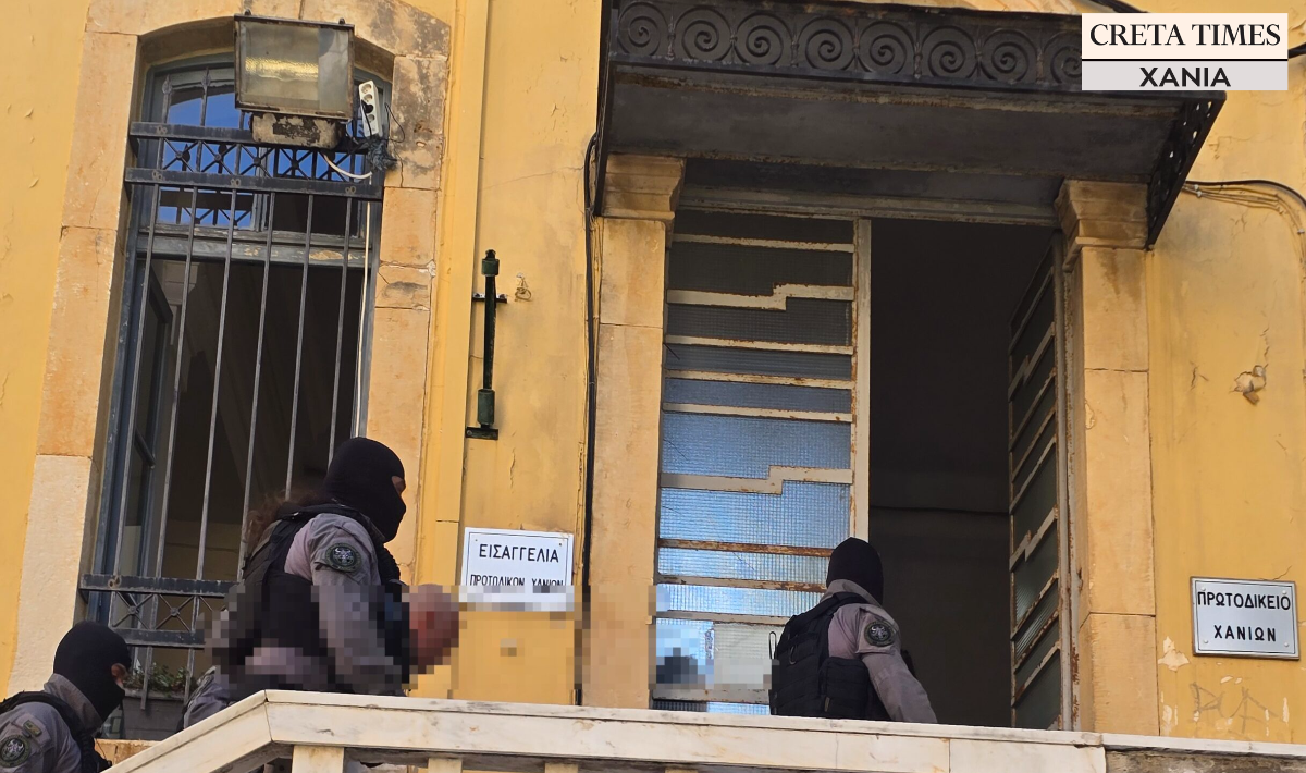 Χανιά: Αποδοκιμασίες στα Δικαστήρια για τον δολοφόνο της Σταυρούλα Λεβεντάκη
