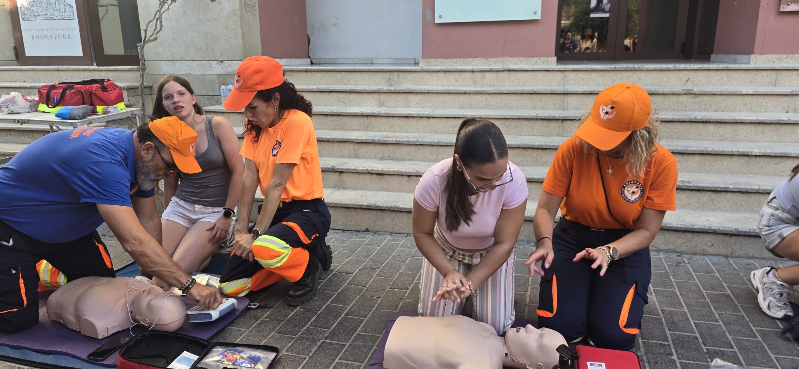Ηράκλειο: Μαθήματα ΚΑΡΠΑ μπροστά στην Βικελαία